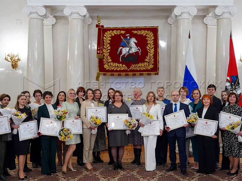 Анастасия Ракова поздравила 255 специалистов с получением почетного статуса «Московский врач»