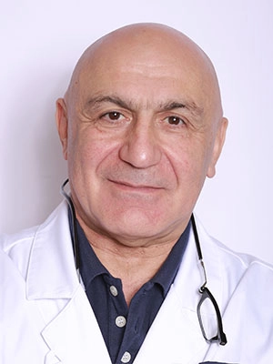 Оганесян Карен Суренович заведующий многопрофильным отделением - врач-хирург