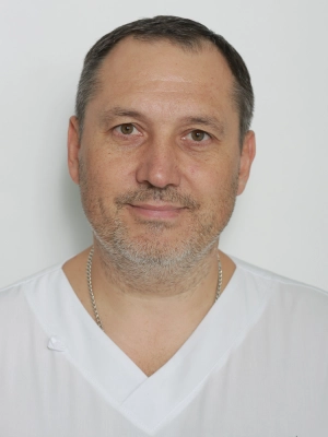 Самочатов Денис Николаевич заведующий отделением рентгенохирургических методов диагностики и лечения - врач по рентгенэндоваскулярным диагностике и лечению