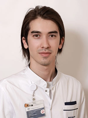 Улугбердиев Эзизхан Бегназарович врач-хирург